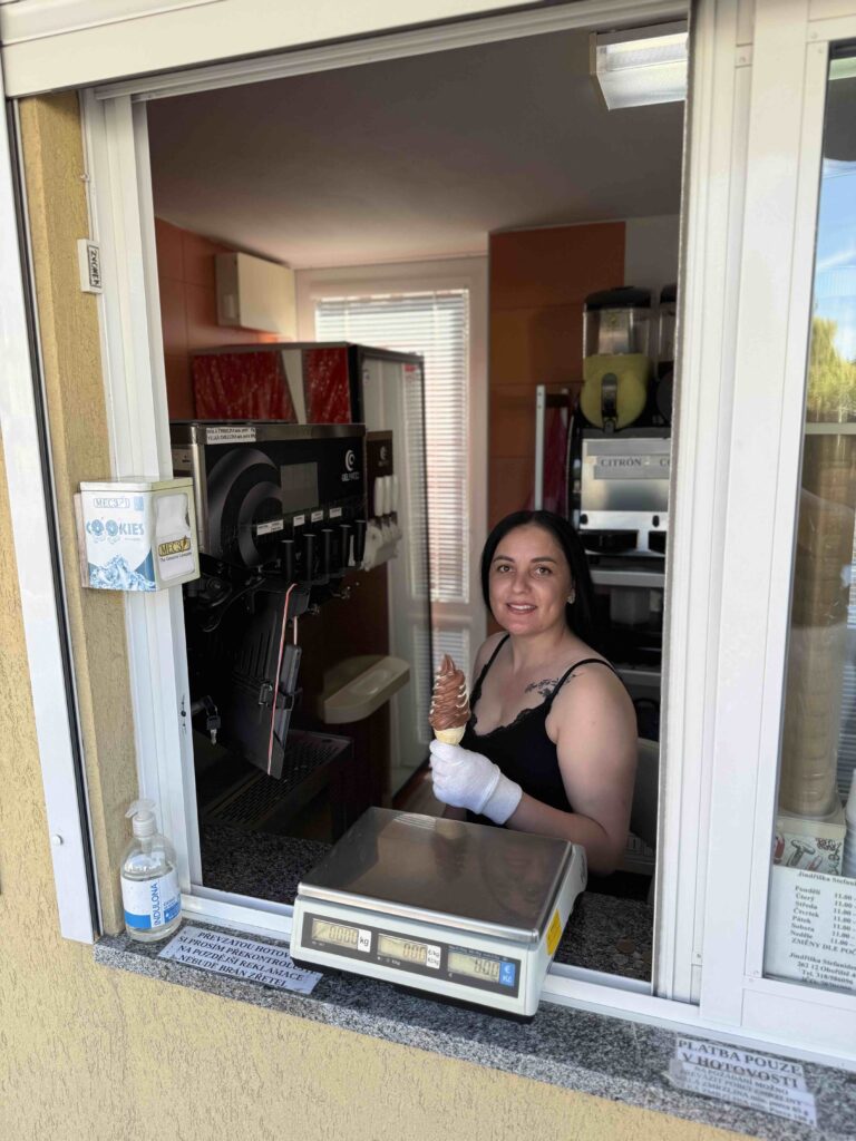 Naše skvělá obsluha Marina.